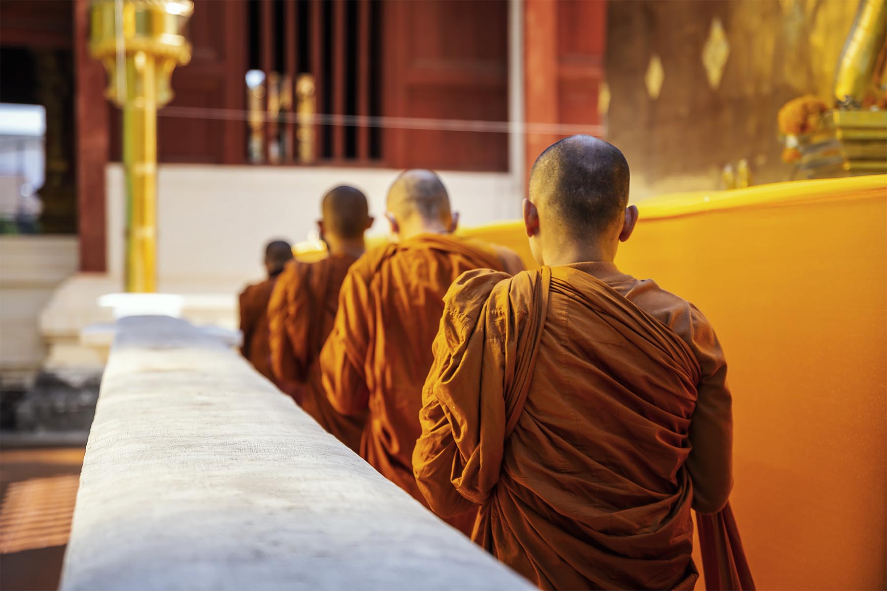 Monaci Buddhisti in processione – Chiang Mai – Thailandia